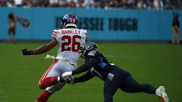 Saquon Barkley runs past Amani Hooker.